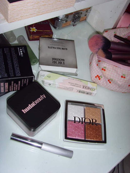 Huda Beauty Easy Bake Loose Baking & Setting Powder