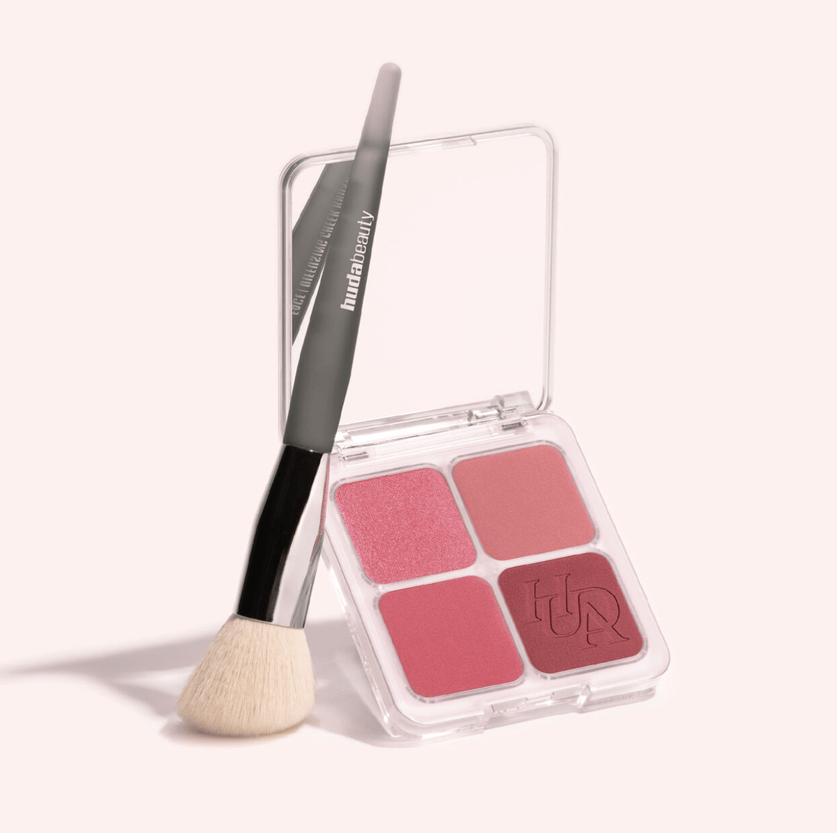 Huda Beauty Diffusing Cheek Brush Original - The Beauty Code